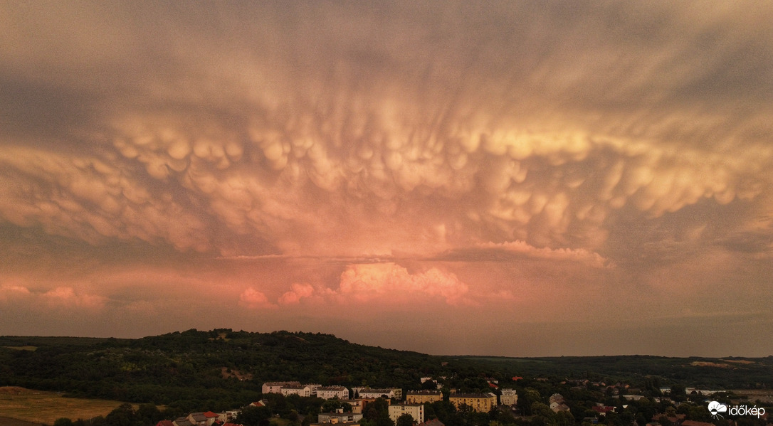 Petőfibánya felett 20:35 kor