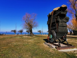 Balatonszárszó márciusi napsütésben 