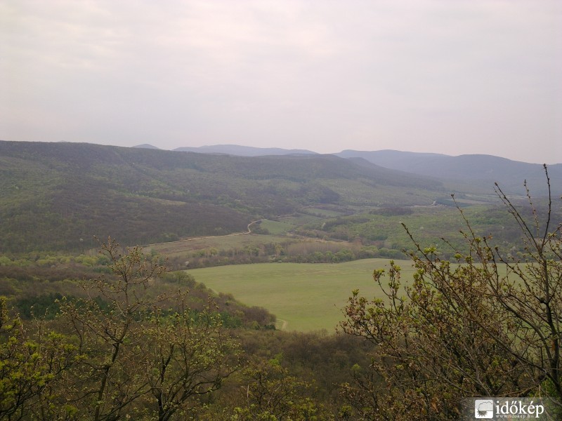 kora tavaszi panoráma