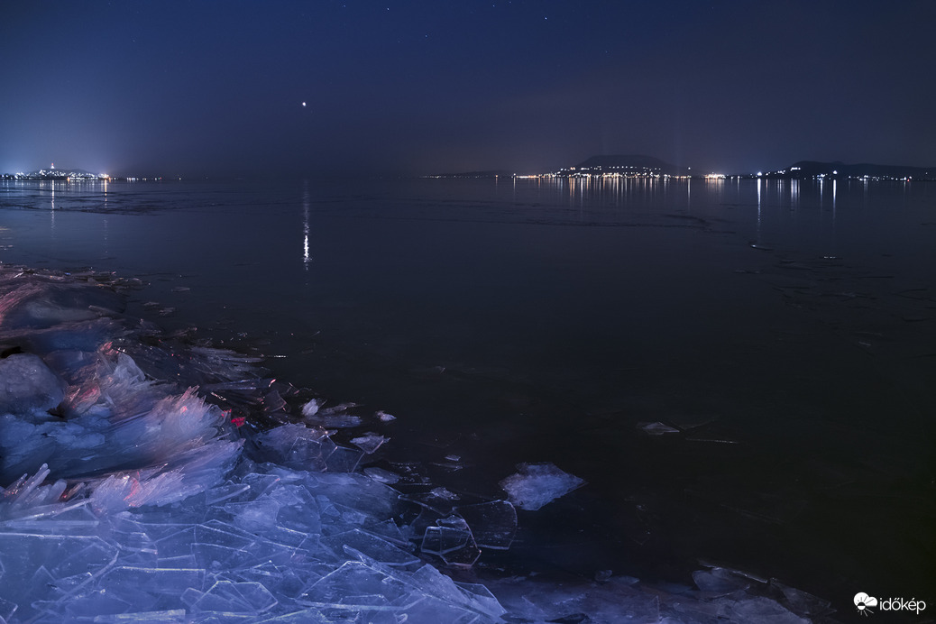 Fagyos este tegnapelőtt Balatonbogláron, háttérben a lenyugvó Vénusszal.