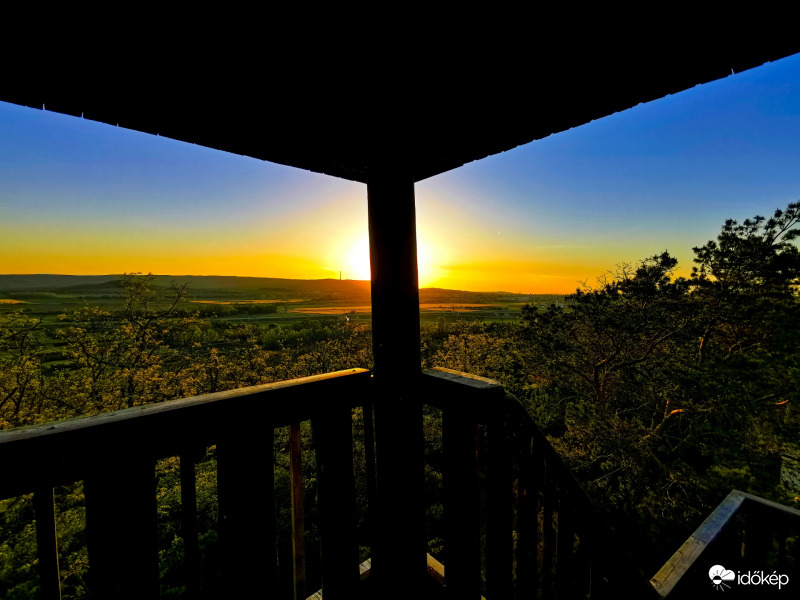 Napnyugta a Panoráma kilátóból