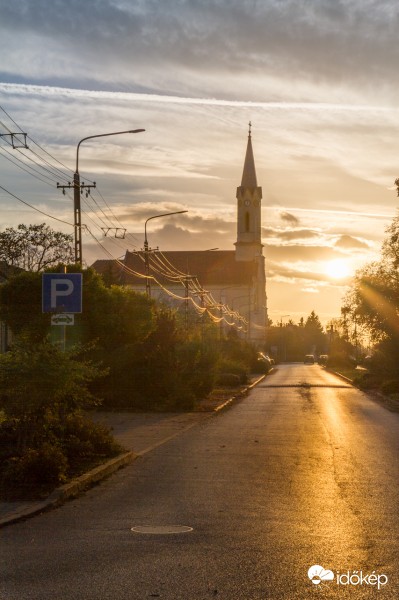 Az utca végén fordulj a naplente felé