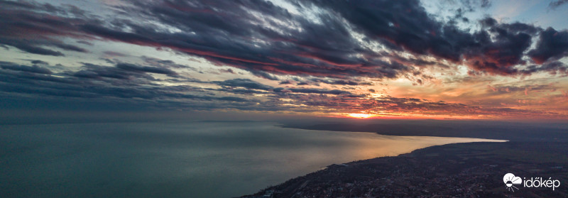 Naplemente a Balatonon