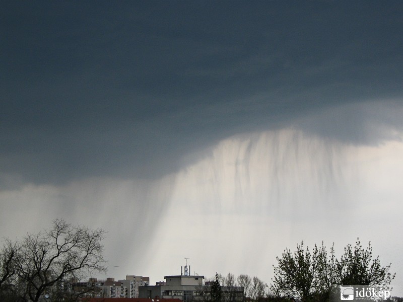 Cumulonimbus praecipitatio (Cb pra)