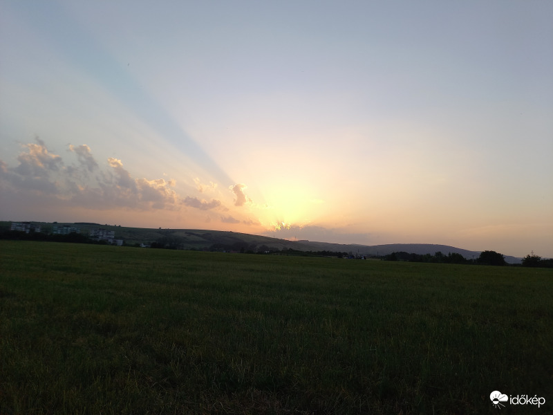 Naplemente a Bajusz-völgyből