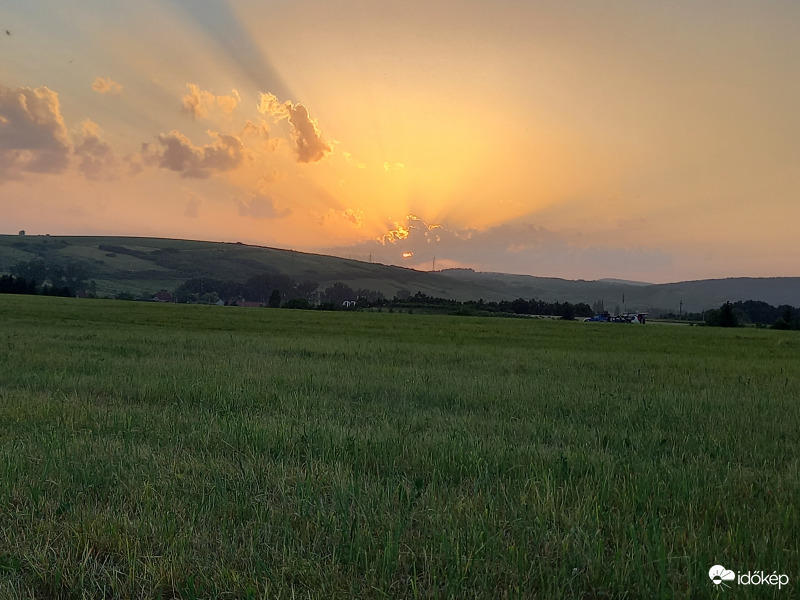 Naplemente a Bajusz-völgyből 