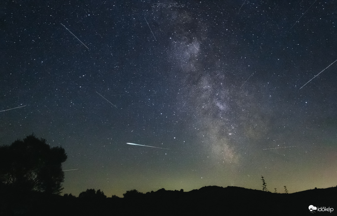 Perseidák maximuma