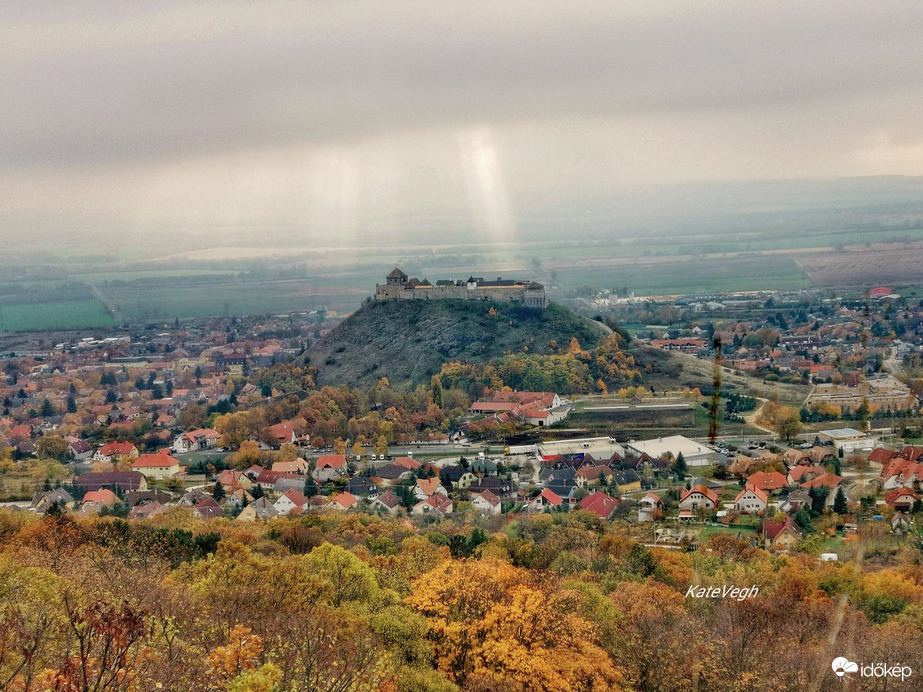 Ősz a várral