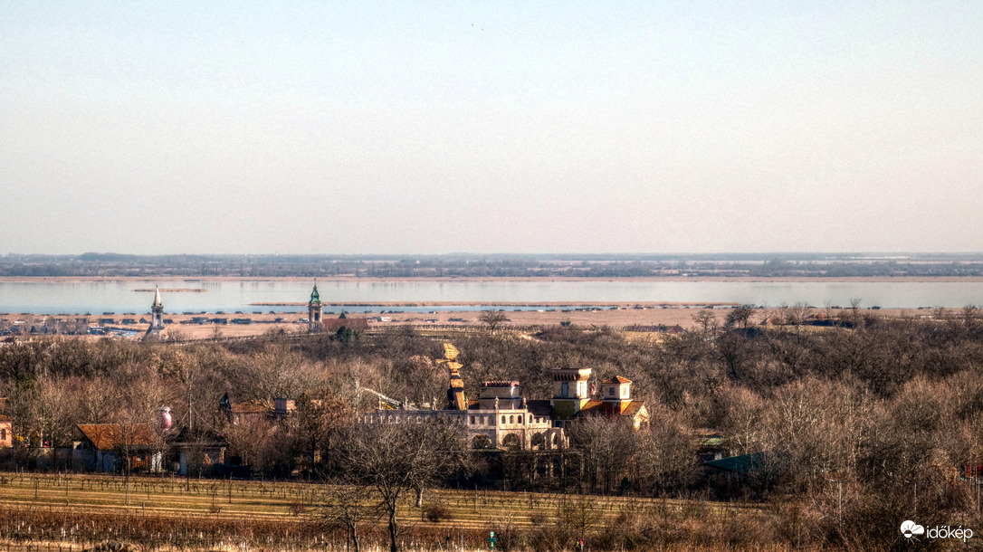 Meseerdő a Fertő-tónál