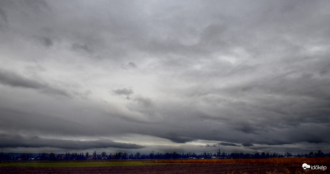 Téli felhők panorámája